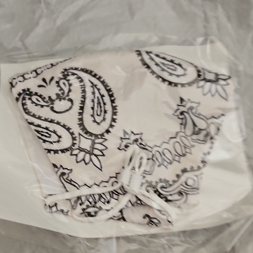 Tory Burch Face Mask, Never Opened, New.